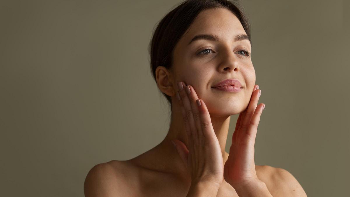 El rejuvenecimiento facial con láser es un tratamiento seguro, eficaz y progresivo, indicado para quienes buscan un resultado natural.