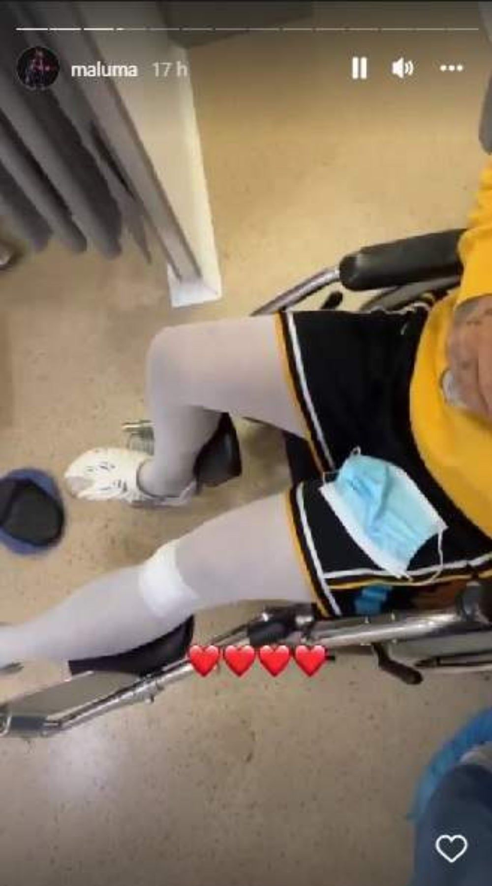 Maluma se opera de la rodilla