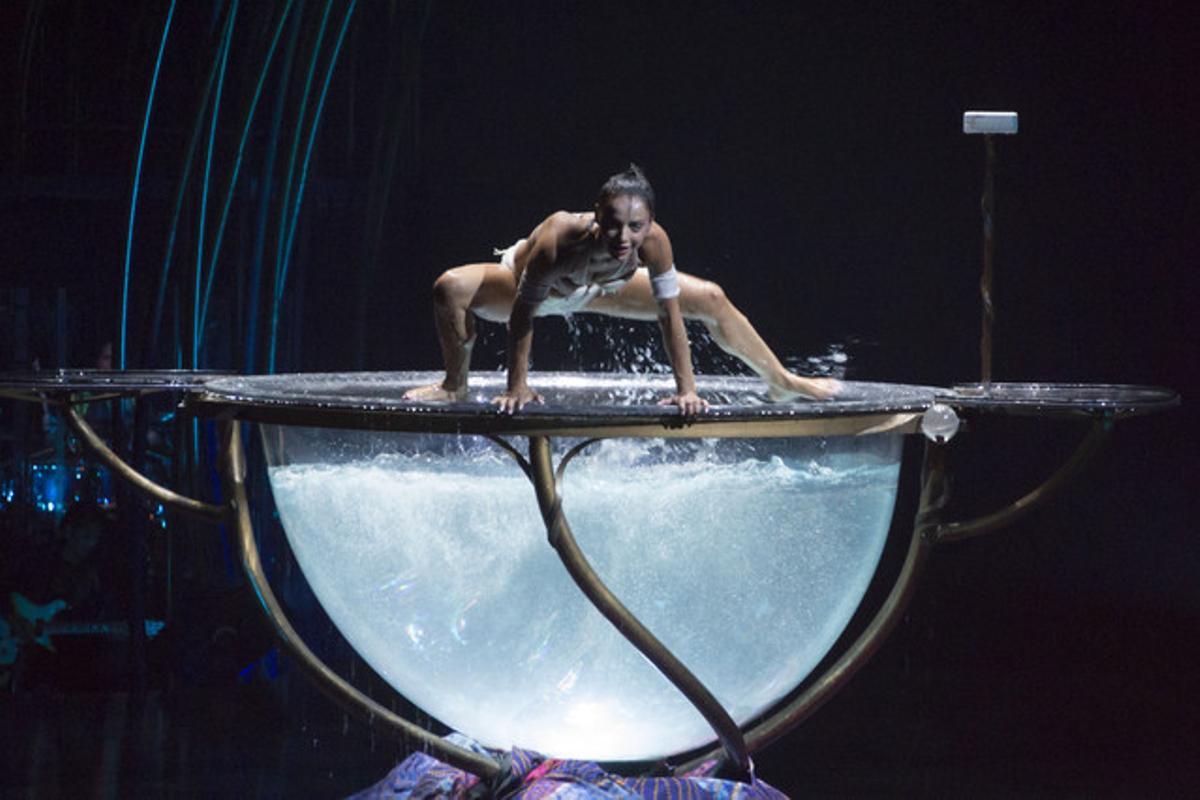 Un moment de l’espectacle ’Amaluna’ de Cirque du Soleil, ahir a la nit a Port Aventura.