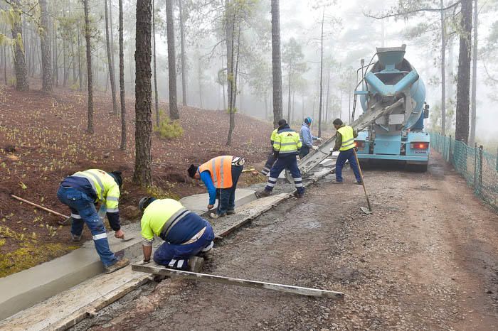 Obras en la carretera al área recreativa y zona ...