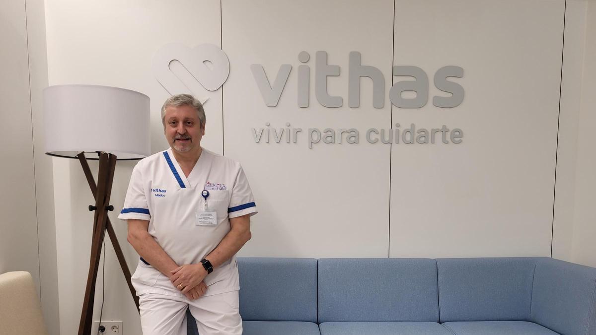 Dr. Juan Carlos Montalvá, , coordinador del Centro Médico Vithas Alzira, especializado en el abordaje de la obesidad.