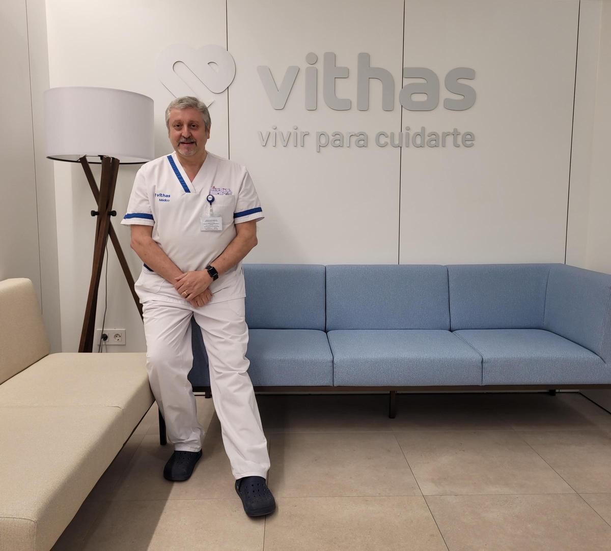 Dr. Juan Carlos Montalvá, , coordinador del Centro Médico Vithas Alzira, especializado en el abordaje de la obesidad.
