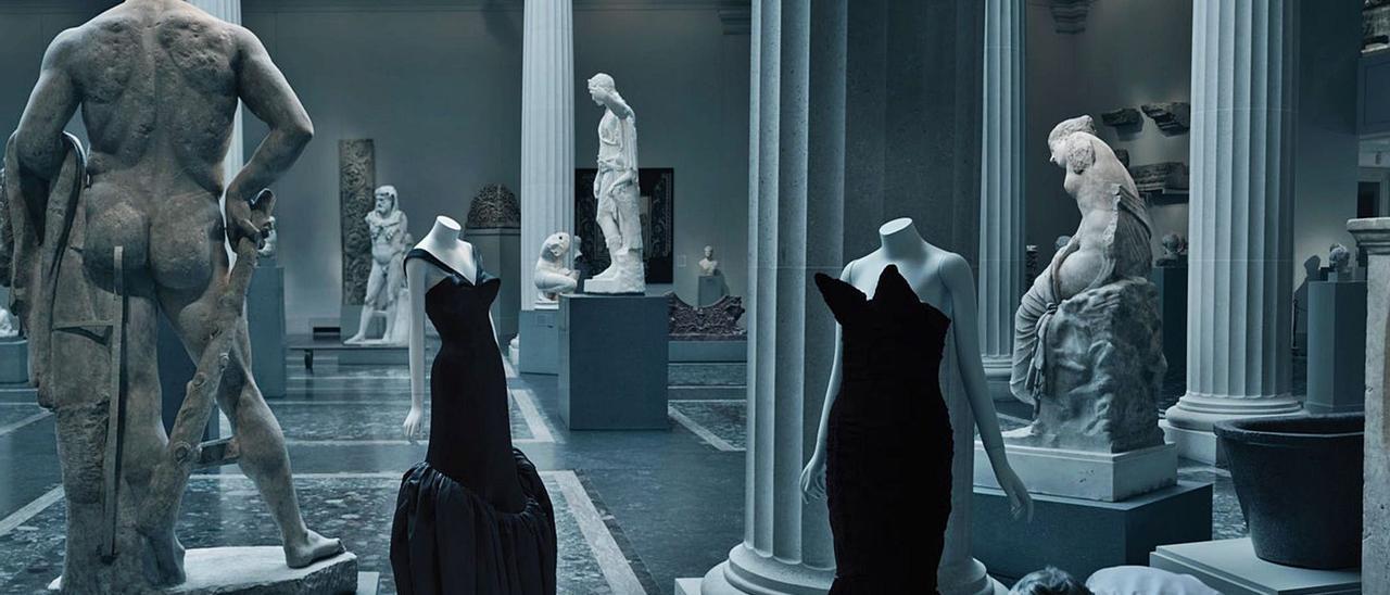 Aspecto da mostra About Time. Fashion and Duration que se está a expoñer desde o pasado mes de outubro nas salas do The Met Fifth Avenue, en Nova York.
