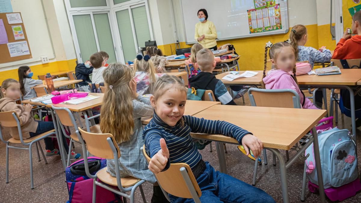 Barcelona 26-03-2022 Sociedad. Reportaje sobre los refugiados que estan acudiendo a la escuela ucraniana de barcelona. Maria es una niña que acaba de incorporarse a las clases en esta escuela. Tenemos permiso materno para que salga. AUTOR: MANU MITRU