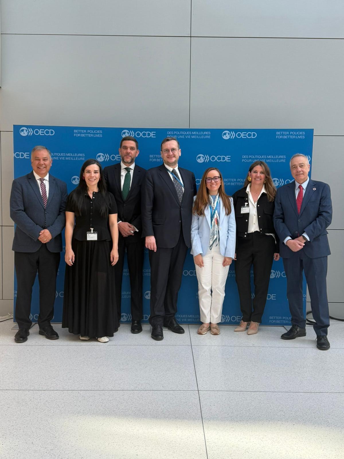 Presidente ejecutivo del Consorci de la Zona Franca de Barcelona (CZFB), Pere Navarro, y la directora general del CZFB, Blanca Sorigué, en la segunda edición del Foro sobre la Lucha contra el Comercio Ilícito