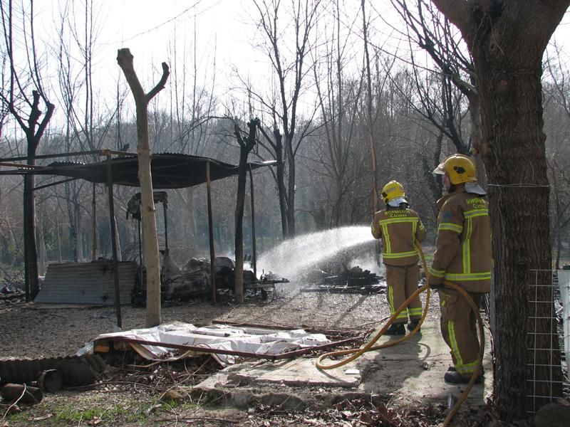 Incendio en el camping Garganta de Cuartos de Losar de la Vera (Cáceres)