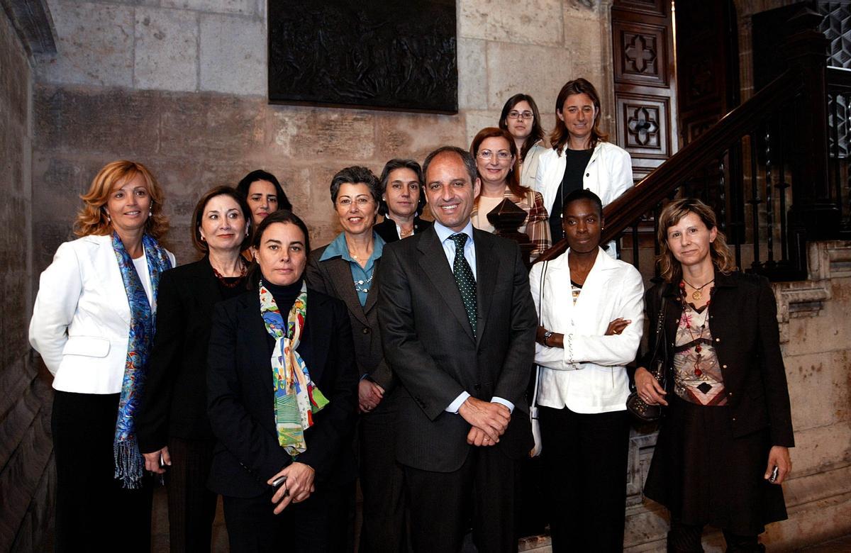 Henar Molinero, arriba a la derecha, con los fichajes de Camps en 2009.