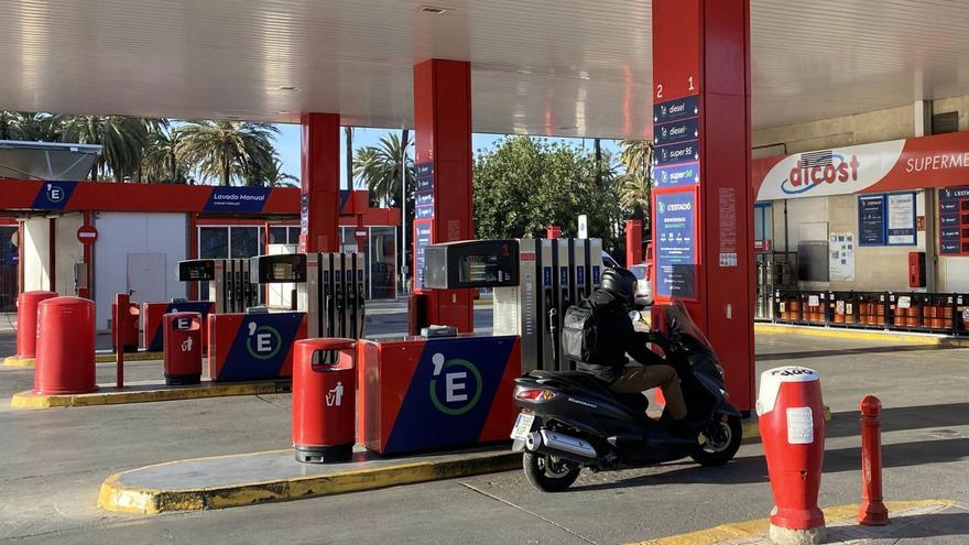 La gasolinera municipal situada en la estación de autobuses. | MATÍAS SEGARRA