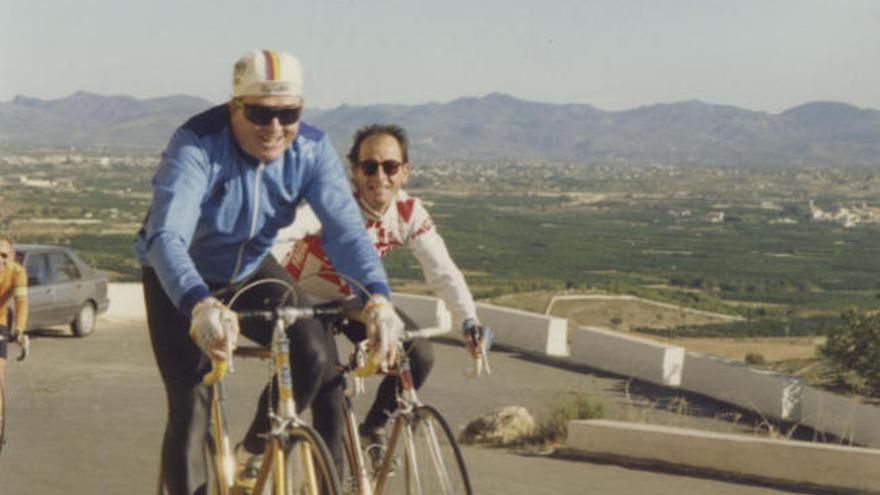 Ricardo Gimeno en una de las rutas que organizaba la peña en los años 80