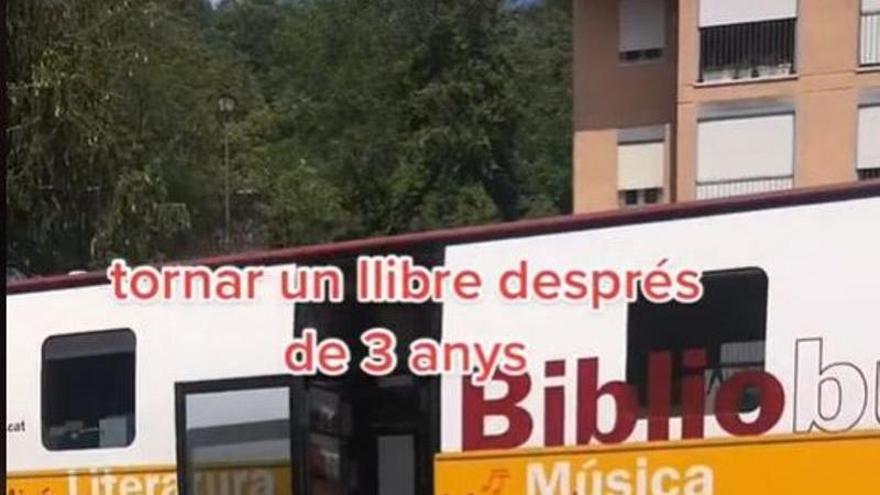Clip del vídeo on es veu el Bibliobús a Guardiola de Berguedà