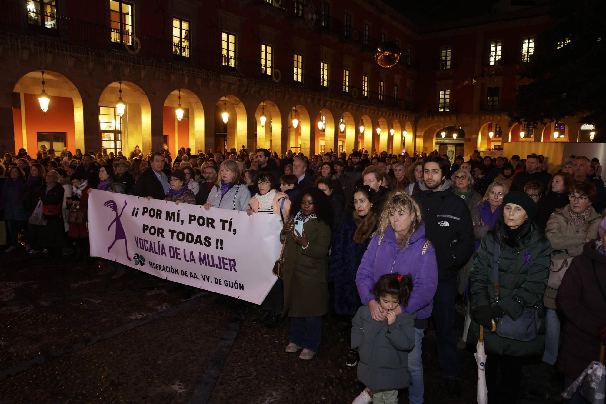 La concentración por el 25N en Gijón, en imágenes