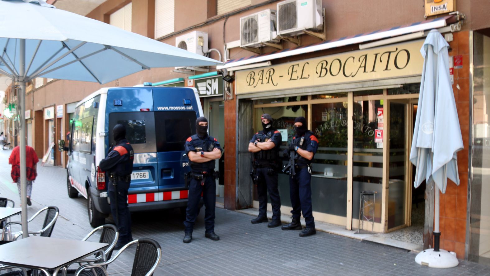 Los Mossos durante la operación contra el 'clan Jodorovich' en la Zona Franca, en 2019.