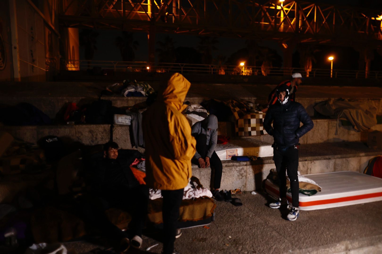 Unas 300 personas malviven bajo los puentes del río Turia: "No hay forma de que nadie te alquile nada"