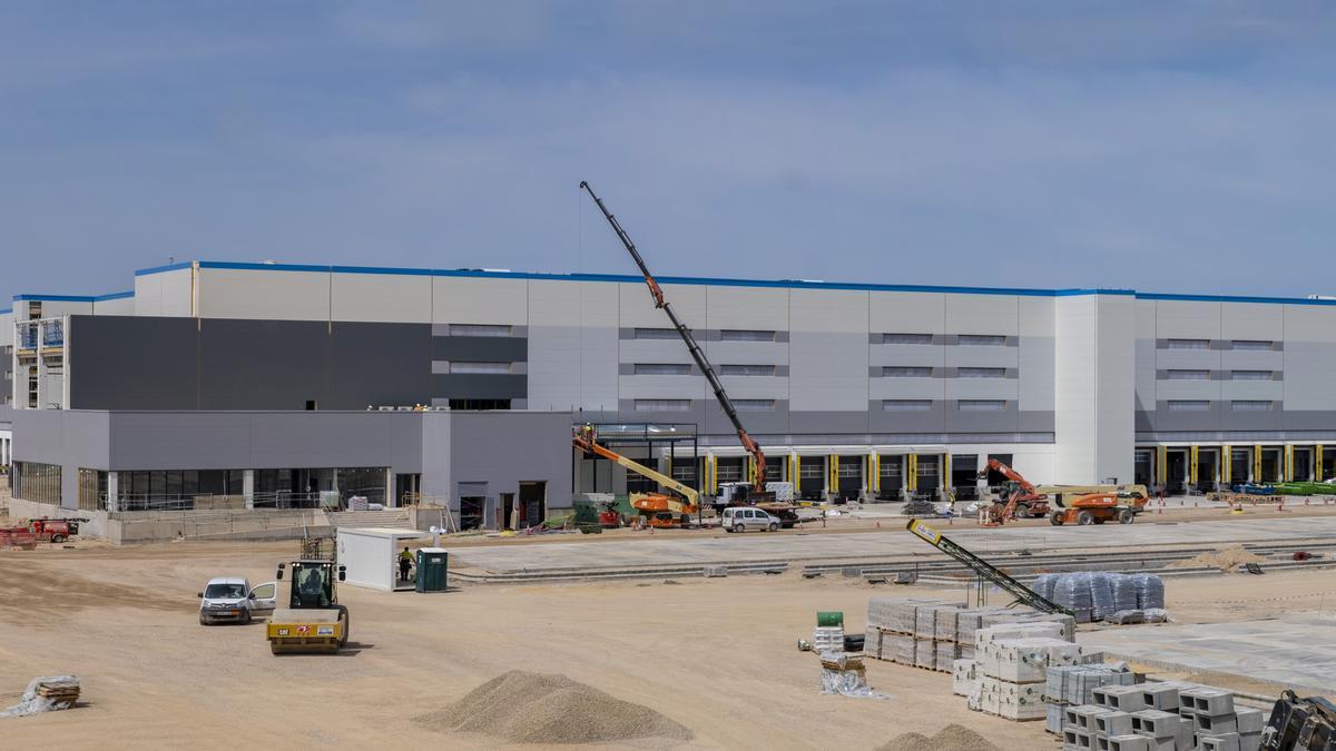 Obras de Amazon en la Plataforma Logística de Badajoz.