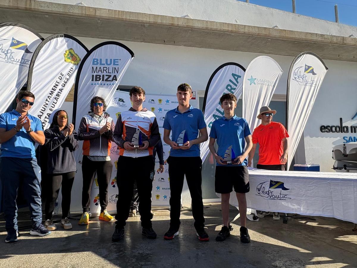 Algunos de los ganadores del Trofeo Fiestas Patronales de Vela Ligera