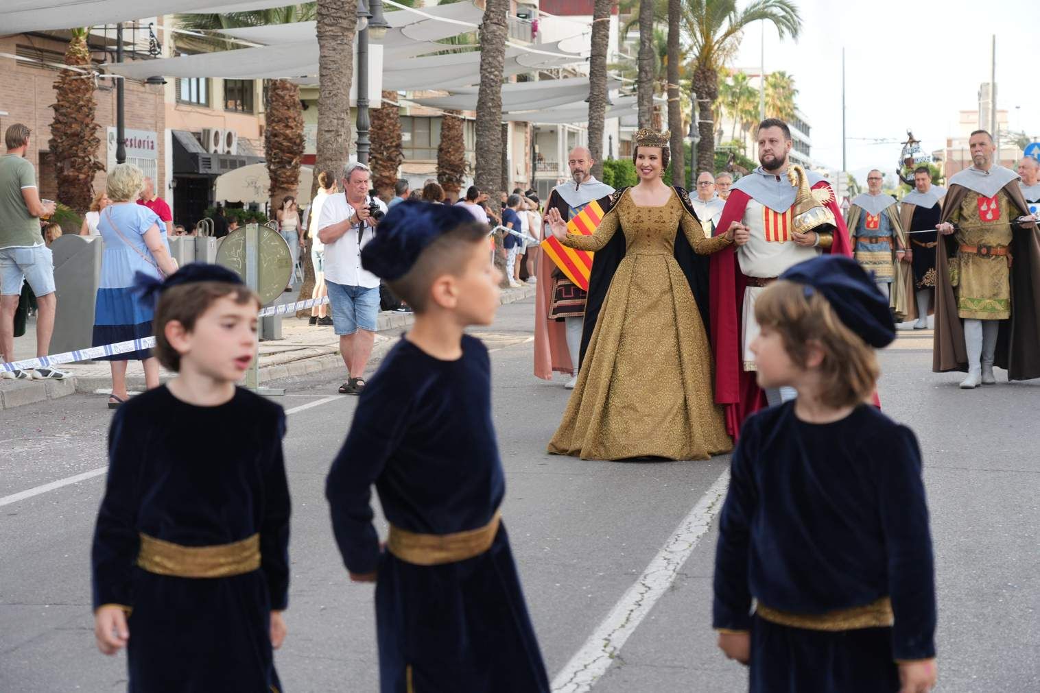 El Grau da inicio a las fiestas de Sant Pere con pólvora, bous y música