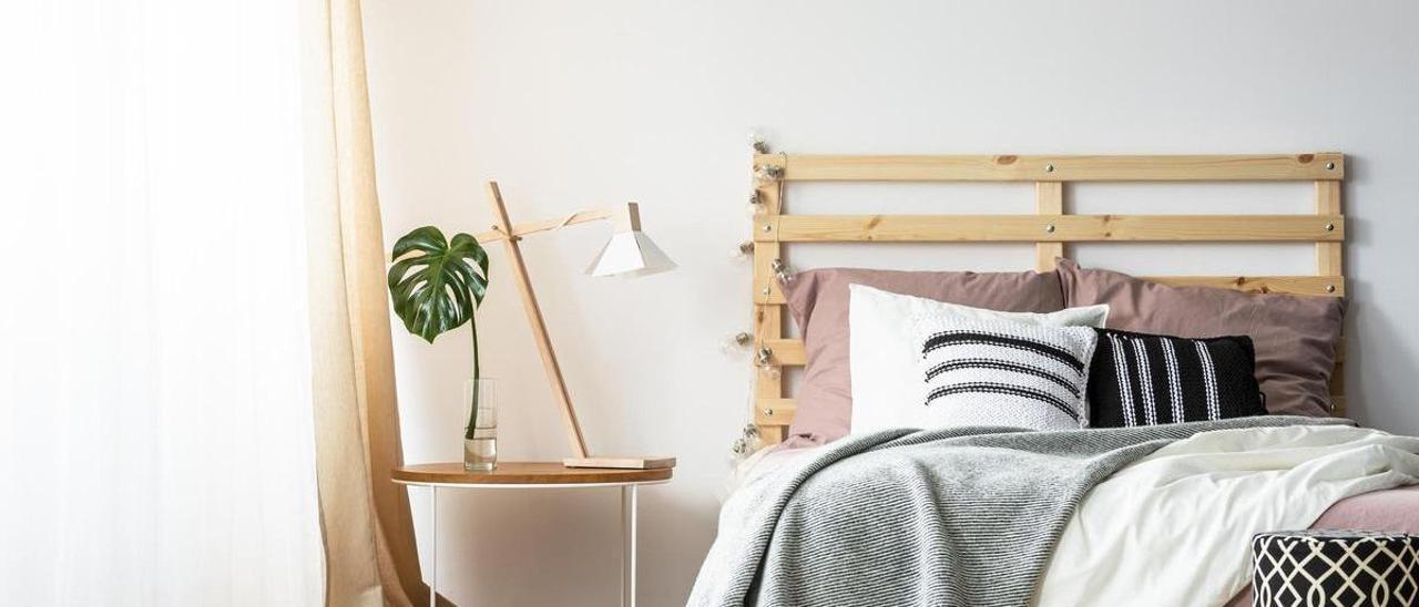 El cabecero de madera de Ikea número uno en ventas por su precio y montaje