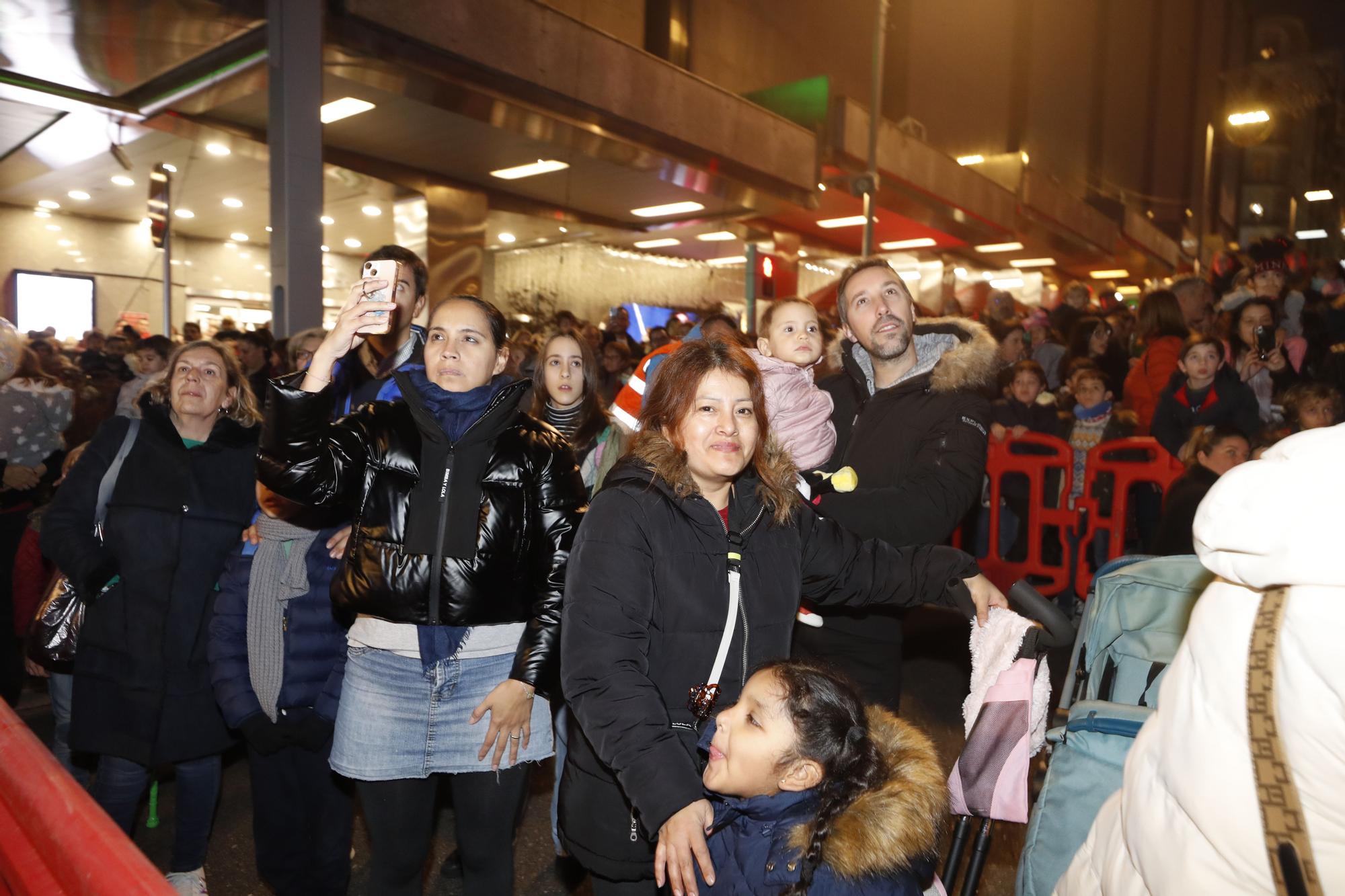 El "otro" encendido de Vigo acapara miles de miradas... y móviles