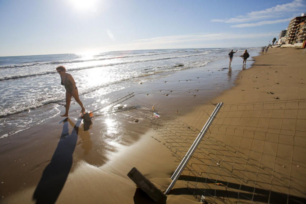 La tormenta destroza y engulle las playas de Valencia