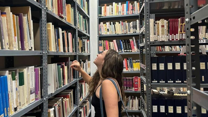 Joves i biblioteques: espais per llegir més enllà de les obligacions