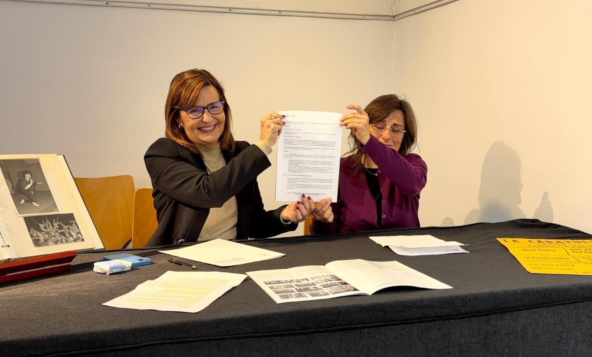 La Caratula cede su fondo documental a la Biblioteca Pedro Ibarra de Elche para preservar la memoria teatral ilicitana