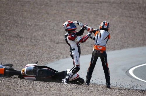 Pelea a puñetazos en Moto3