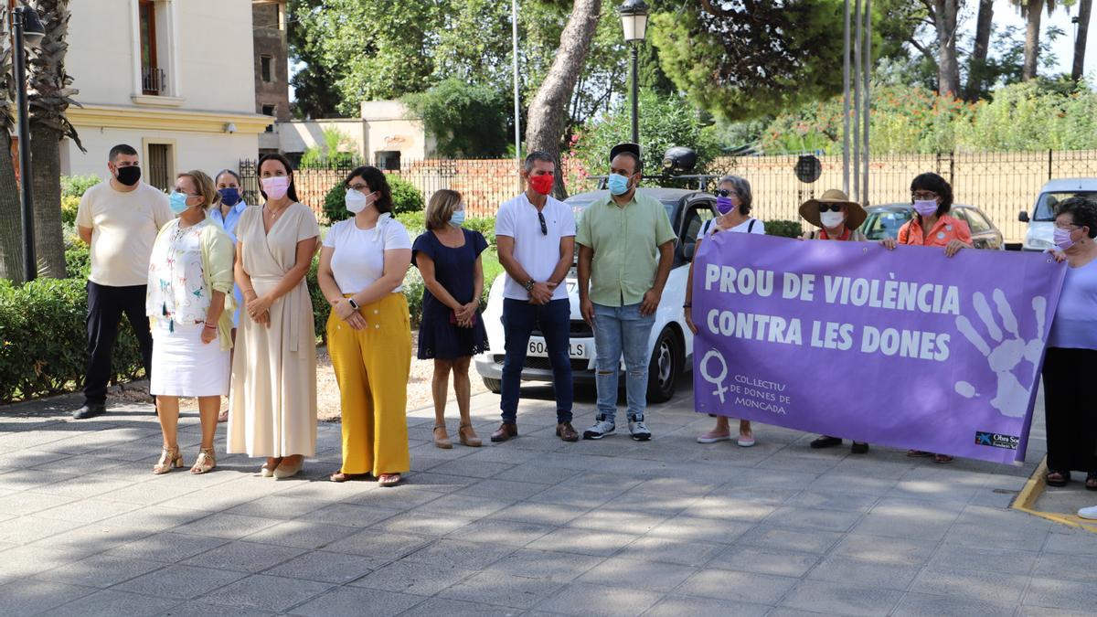 La corporación municipal de Moncada reivindica la lucha contra la violencia de género.