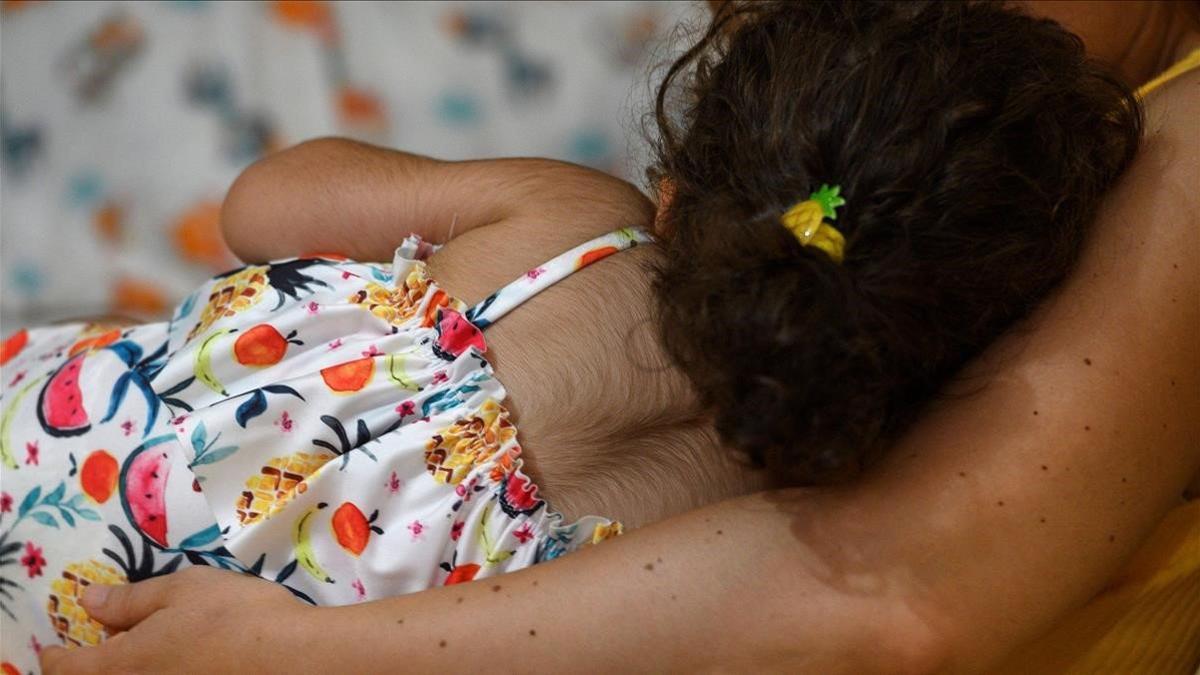 Una de las menores a las que le creció vello en todo el cuerpo por tomar omeprazol defectuoso en la localidad cantabra de Colindres , el 20 de agosto del 2019