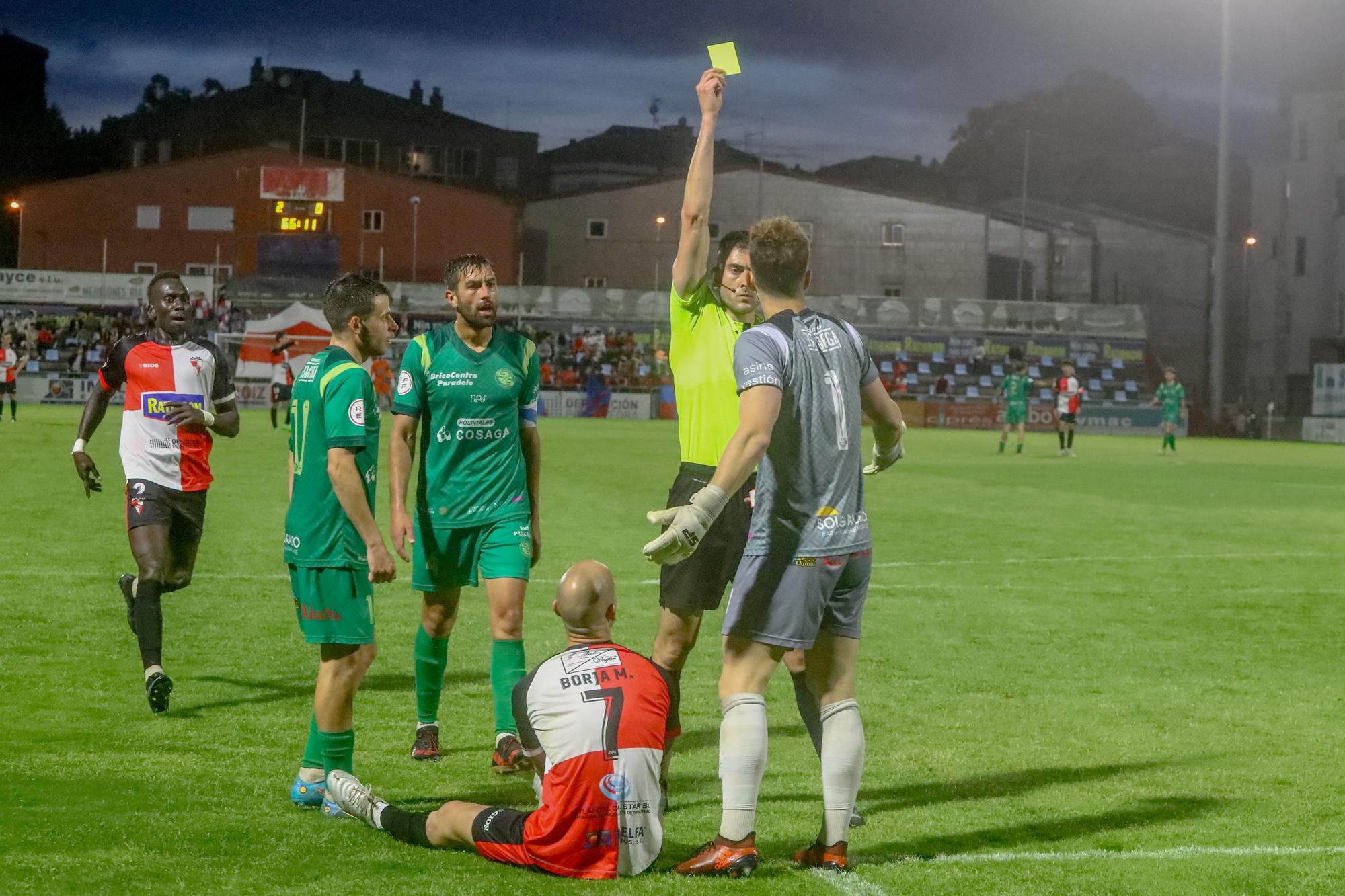 A Lomba vive una fiesta del fútbol con final feliz para el Arosa ante la UD Ourense (3-0)