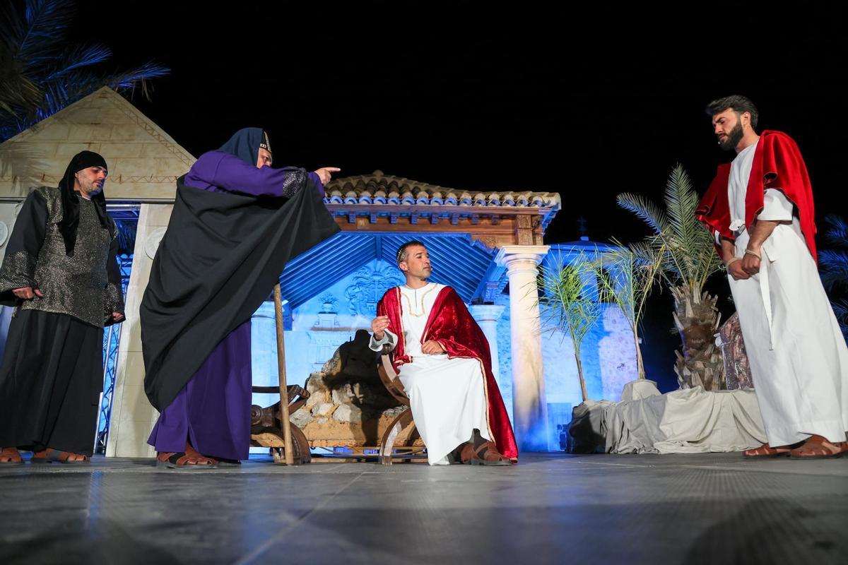 Así fue el Vía Crucis viviente del Paso Morado de Lorca