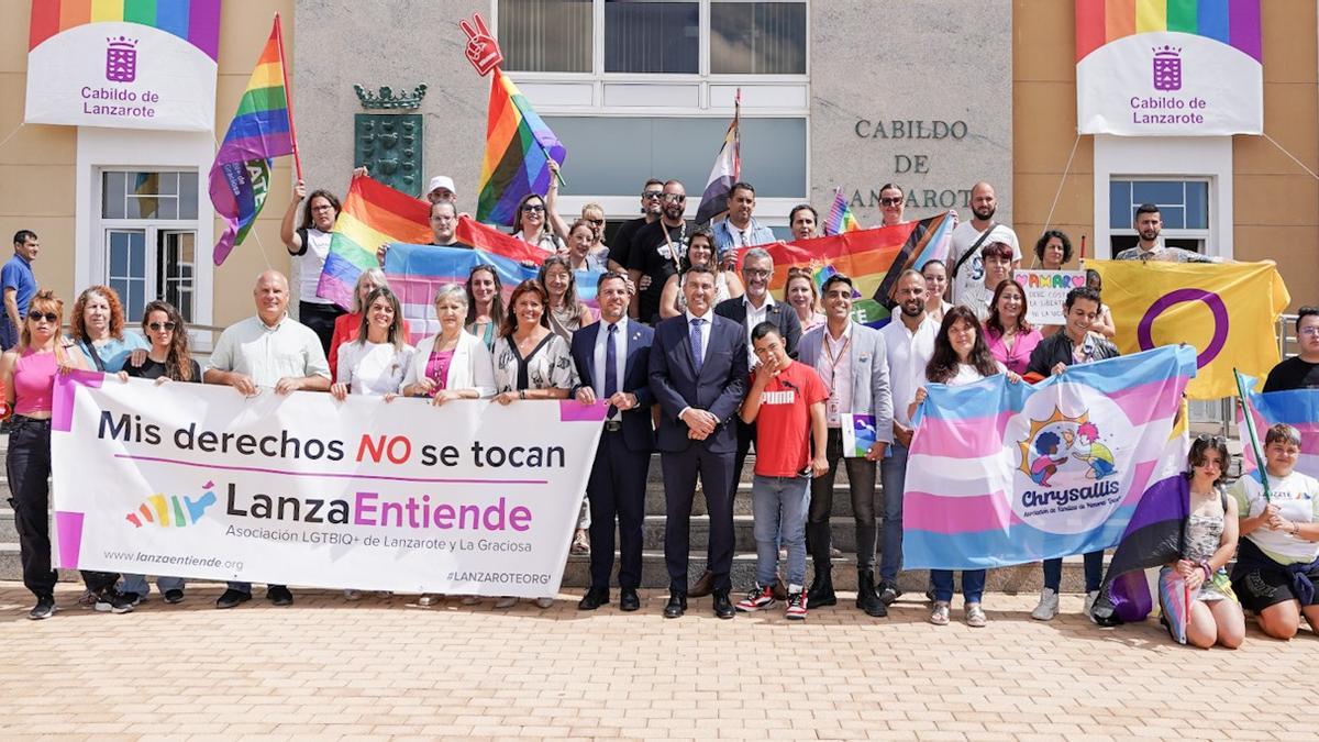 Lanzarote, primer lugar del país en suscribir un pacto contra los discursos de odio y la visibilidad del colectivo LGTBI+