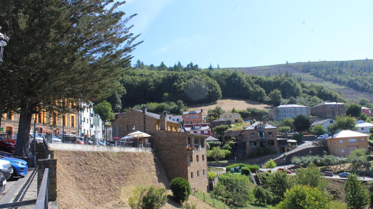 De guapo subido en Santalla (Santa Eulalia): Un balcón a la belleza de los Oscos