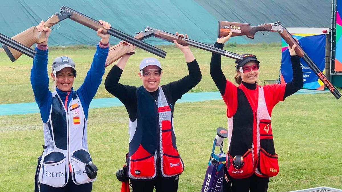 Fátima Gálvez, Paqui Muñoz y Beatriz Martínez, tras conseguir la medalla de bronce en Lonato.