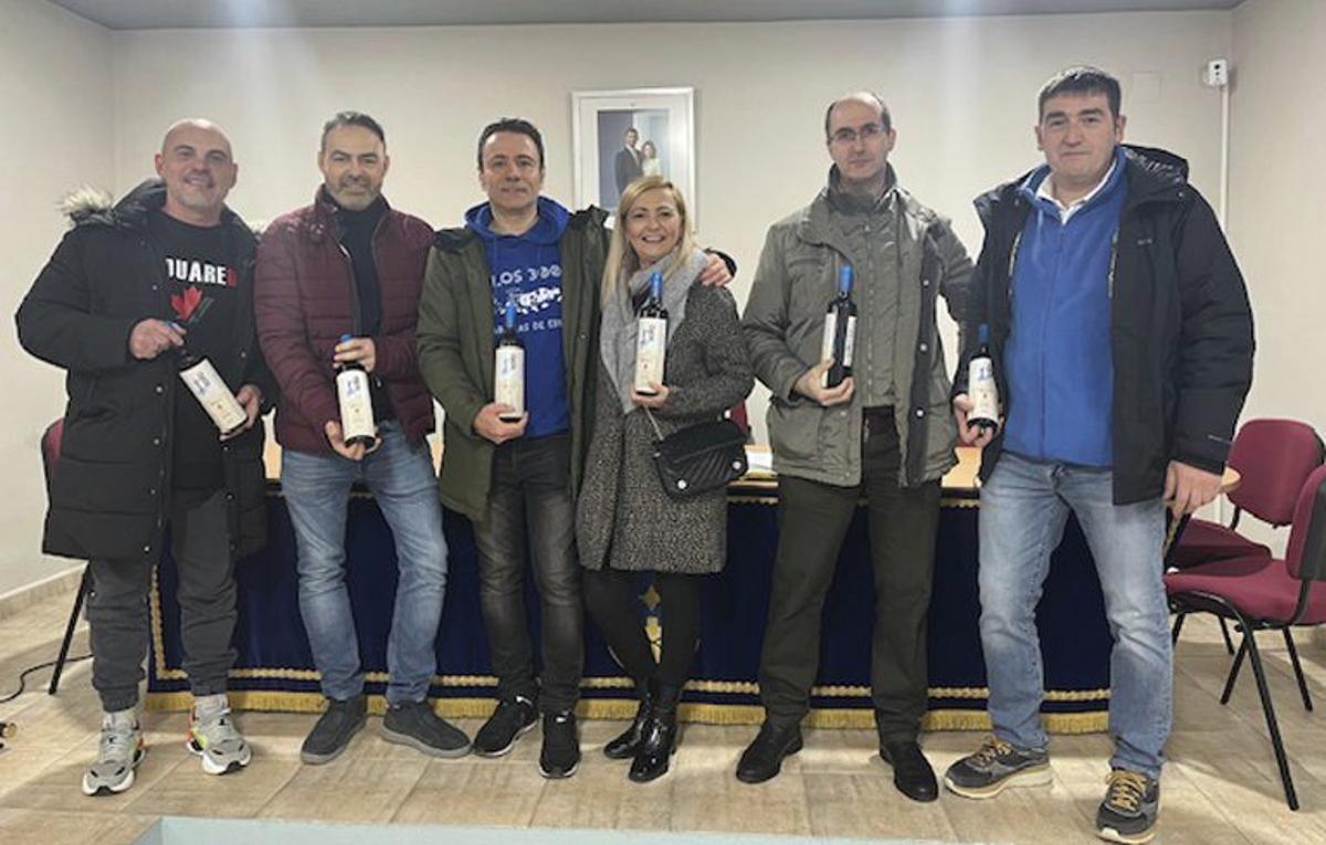 Los actos comenzaron con comida, el pregón y la hoguera.