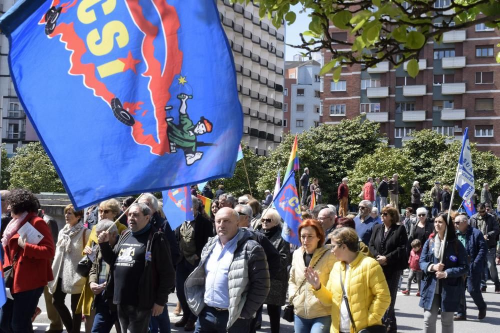 Los sindicatos minoritarios reclaman en Gijón políticas contra la precariedad