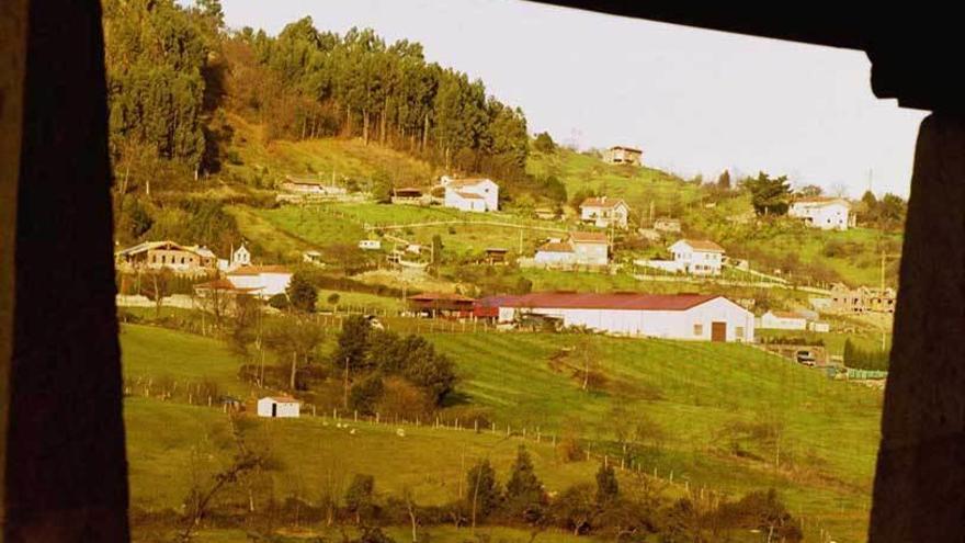 La parroquia de Fano, vista desde la iglesia de Baldornón.