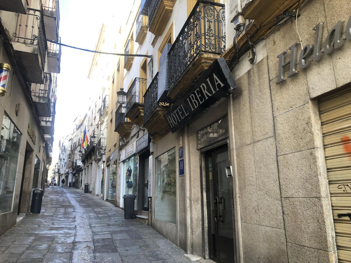 Fotogalería: Un paseo por la calle Pintores de Cáceres