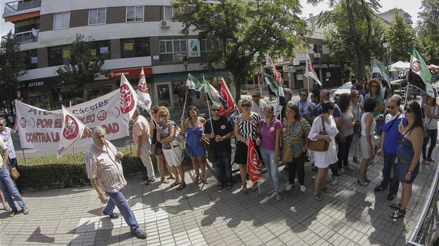 El 70 % de los empleados de Atento en Cáceres secunda la huelga contra el ERE