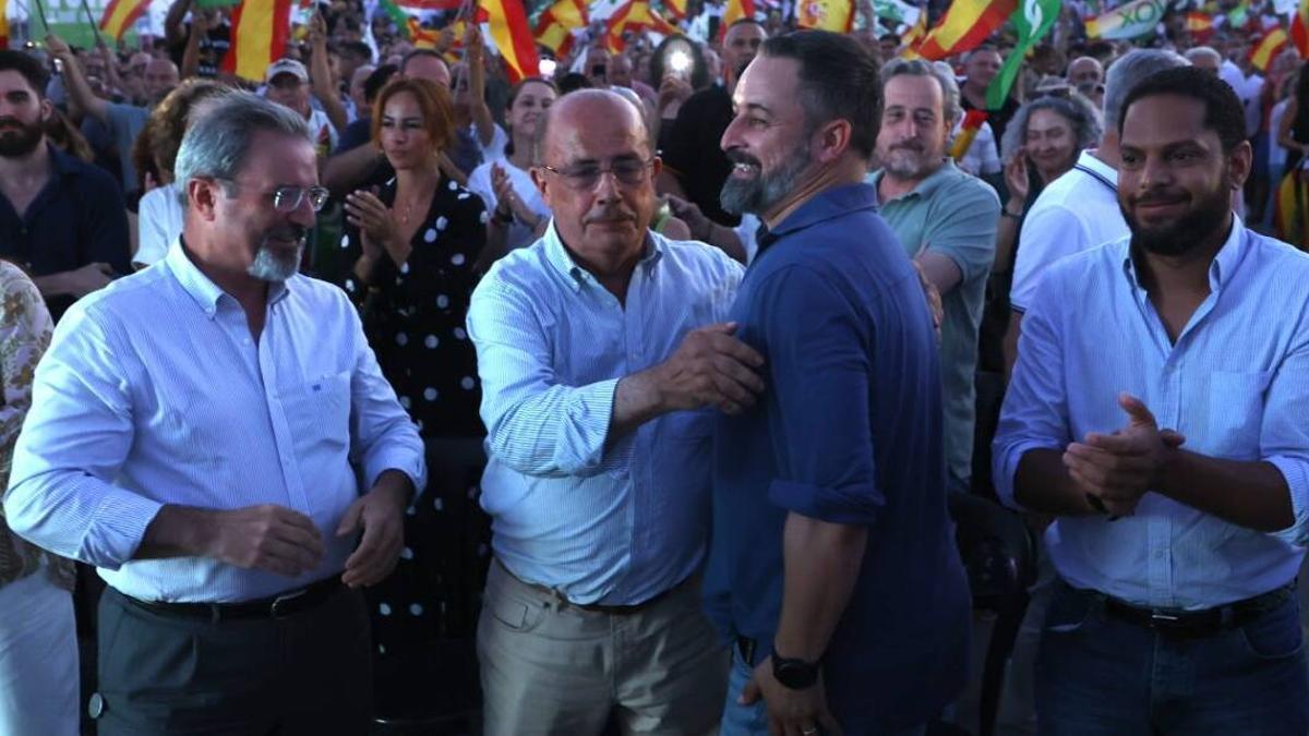 Abascal, Garriga, Flores Juberías y Gil Lázaro en un mitin de Vox en València durante la campaña del 23J