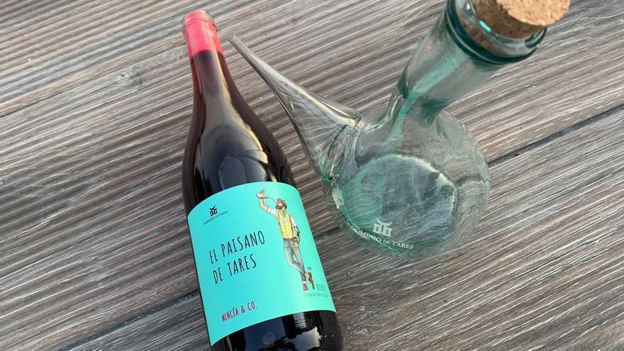 El Paisano de Tares, el vino elaborado con uvas tintas y blancas de viñedos viejos.