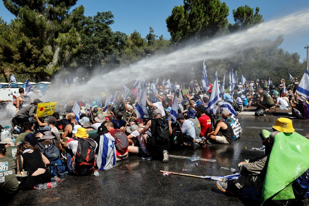 Las protestas masivas continúan en Israel por la reforma judicial