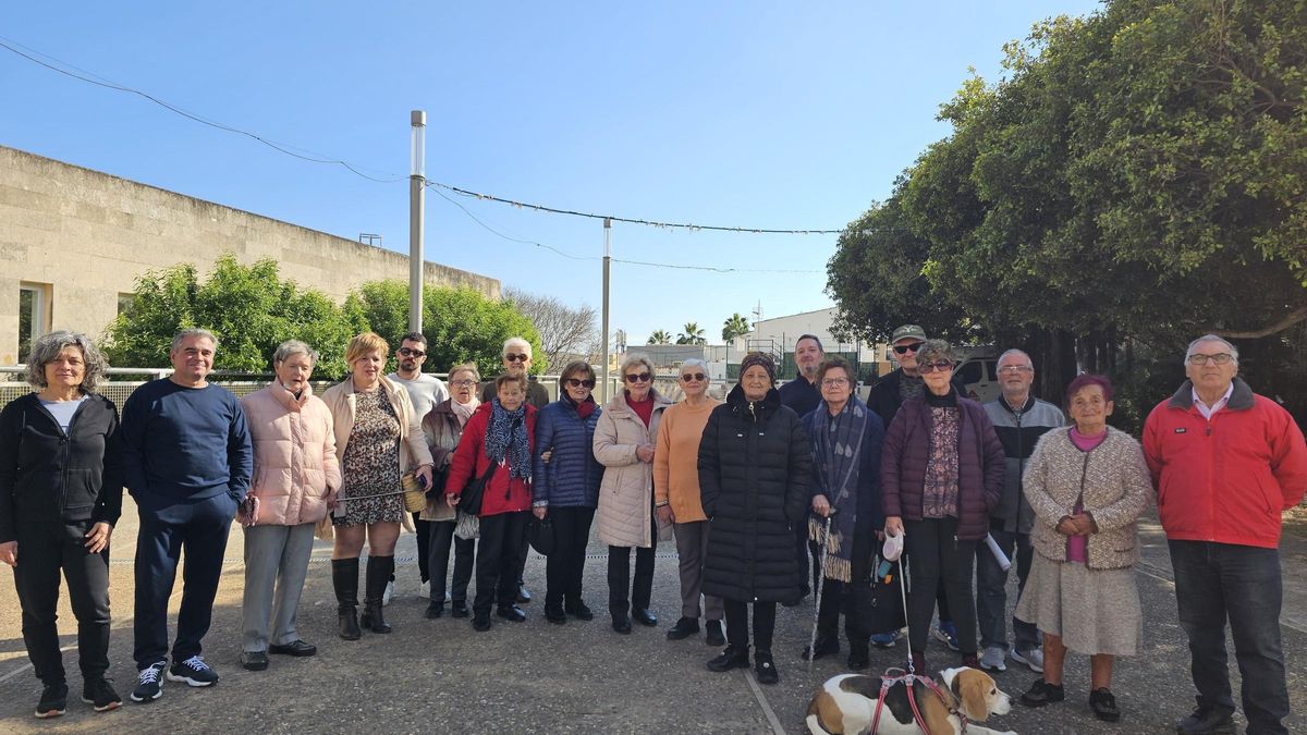Los vecinos de Génova protestan contra la ubicación del nuevo 'casal' de barrio.