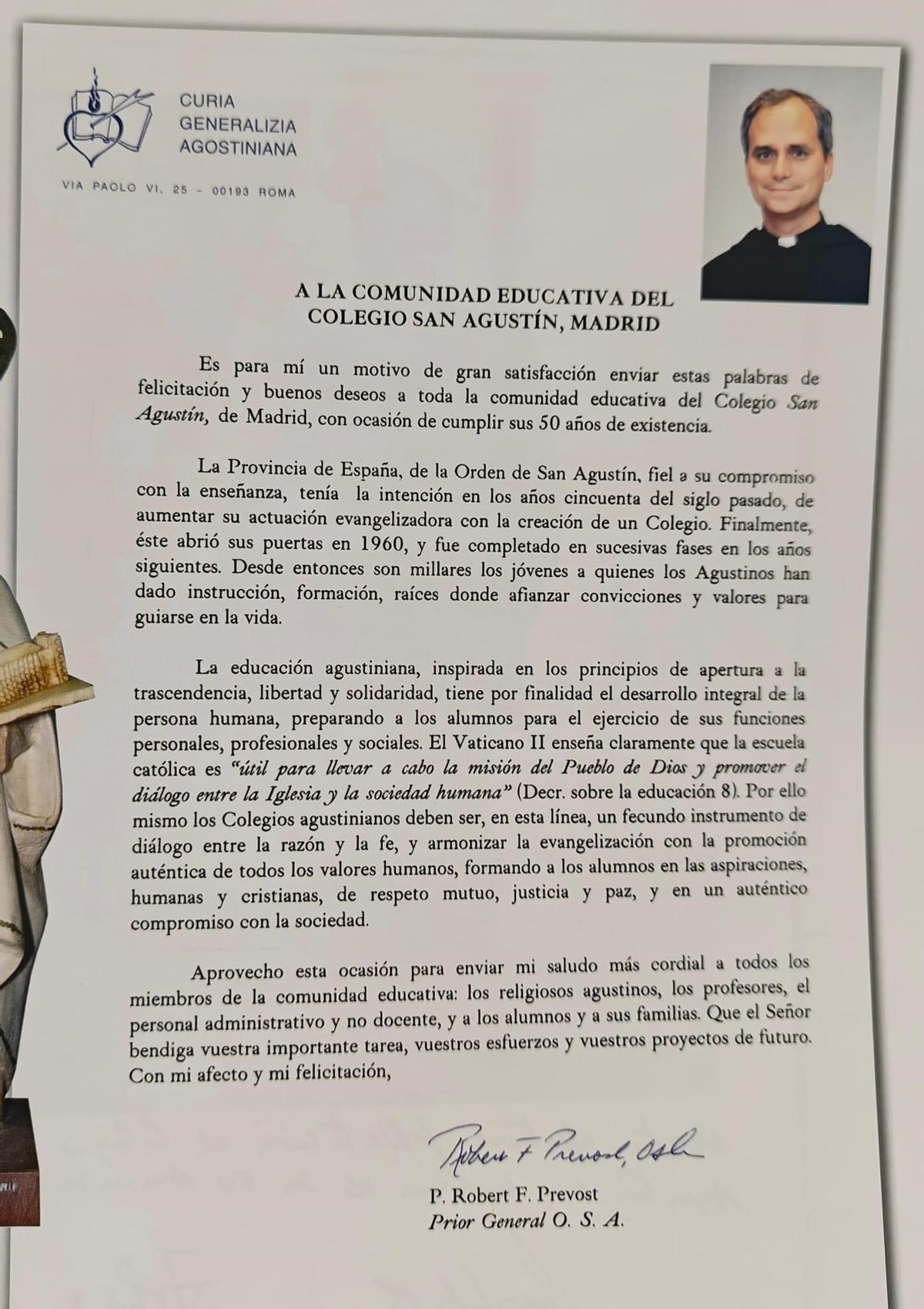 La carta que Robert Prevost, ahora León XIV, envió al colegio de San Agustín en 2010 con motivo del 50 aniversario del centro.