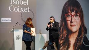 El ministro de de Cultura y Deporte, José Manuel Rodriguez Uribes, en la entrega del Premio Nacional de Cine a Isabel Coixet en el Festival de San Sebastián.