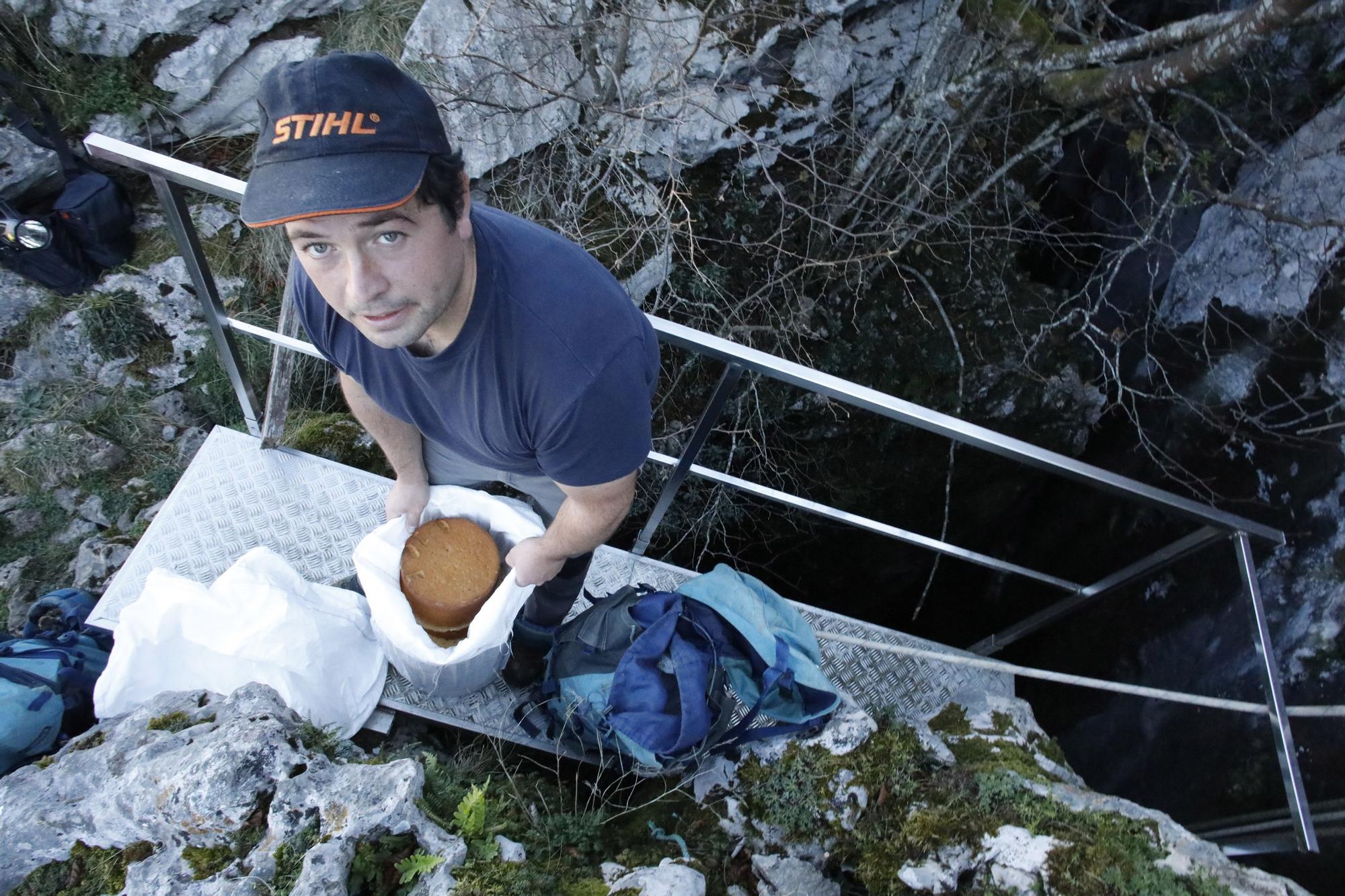 Así se elabora el gamonéu del Puertu: de la cueva a la mesa.