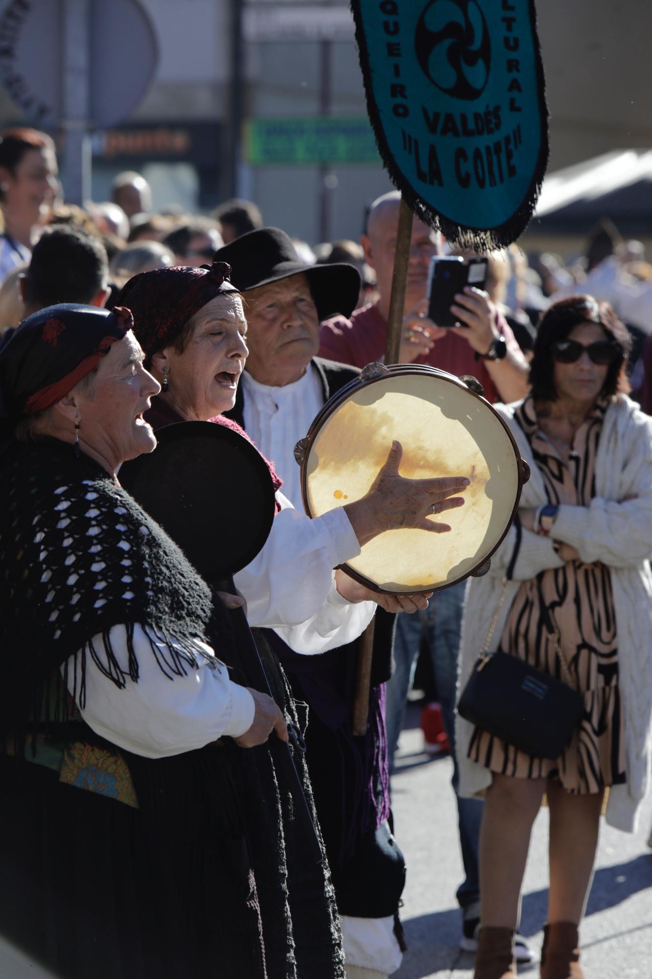 EN IMÁGENES: La localidad allerana de Moreda celebra San Martín, la fiesta de los Humanitarios