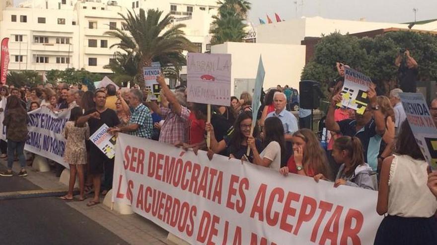 Protesta contra el cierre de la avenida de Arrecife