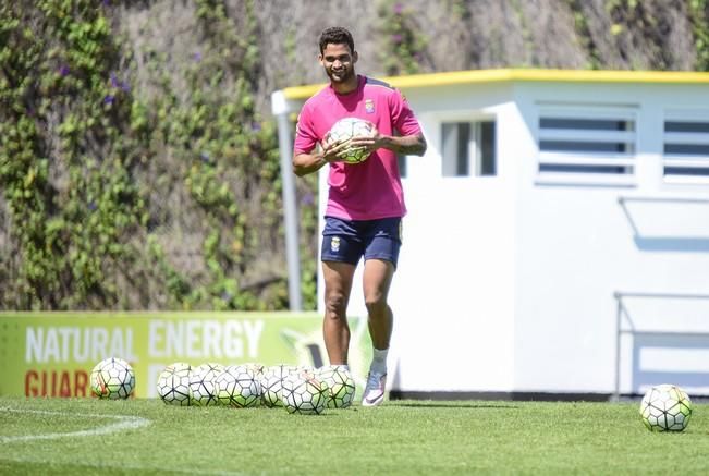 Entrenamiento de la UD Las Palmas en Barranco ...