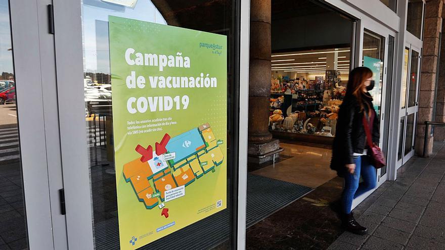La vacunación masiva en el centro comercial de Trasona arranca este jueves