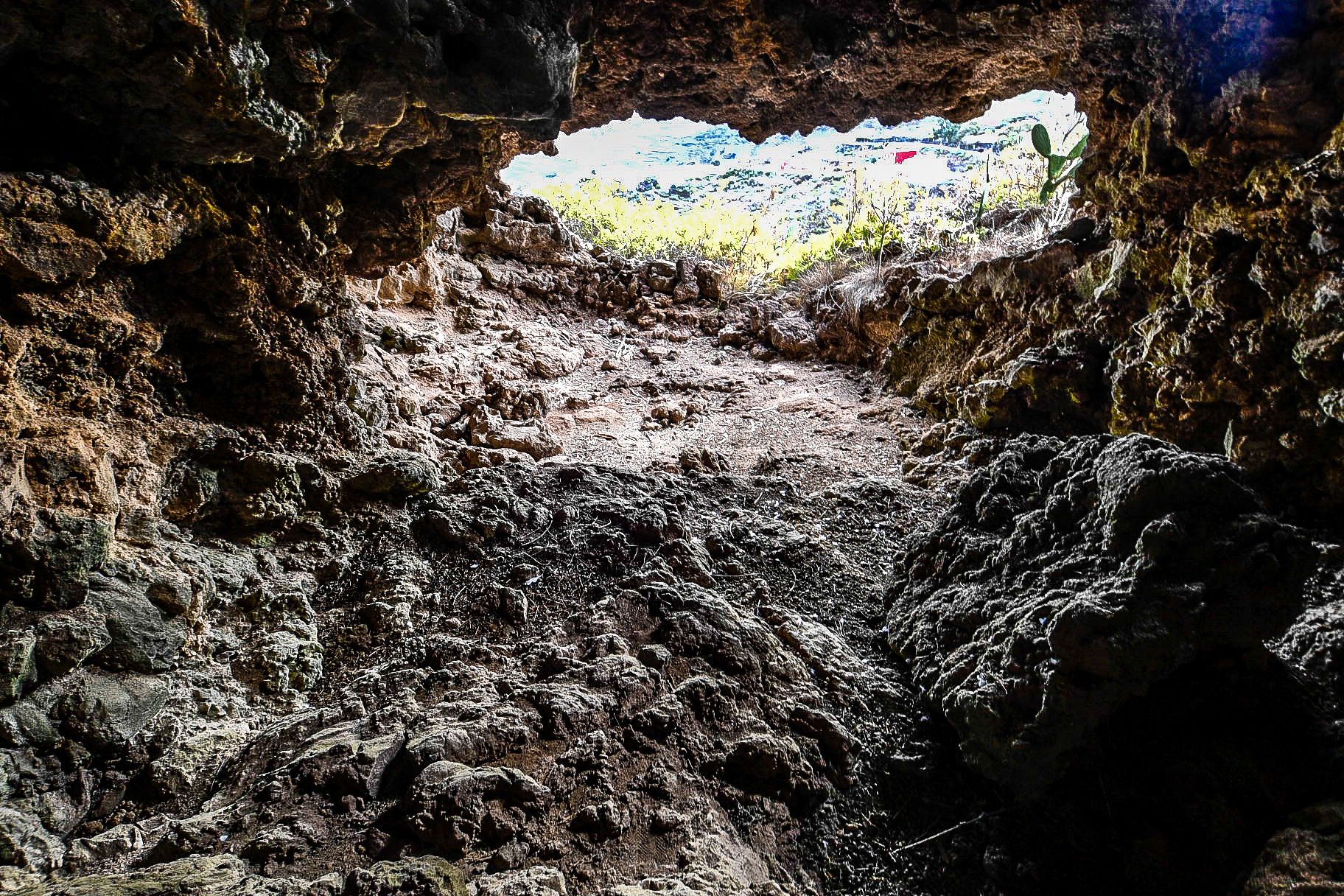 El anunciado proyecto de un centro de interpretación está cogiendo polvo desde hace años en algún cajón, al igual que la campaña de exploración. Y lo último han sido unos desprendimientos, que obligaron desde octubre a cerrar el paso a la zona, y que no han hecho más que castigar a un Bien de Interés Cultual (BIC) declarado en 2009. La Montañeta, en Moya.